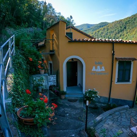 Bed and Breakfast I Tre Ladroni Nasino Exterior foto