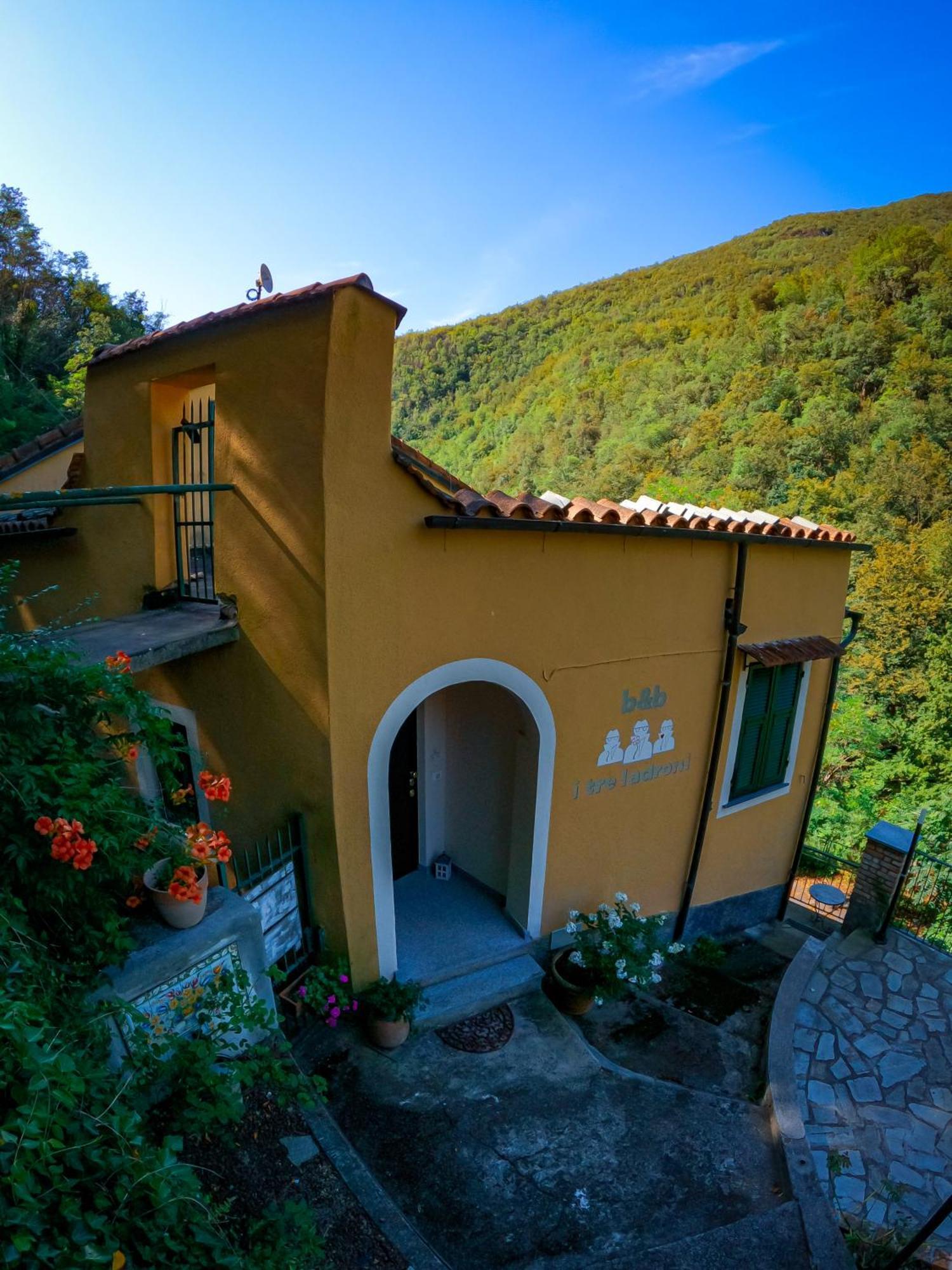 Bed and Breakfast I Tre Ladroni Nasino Exterior foto