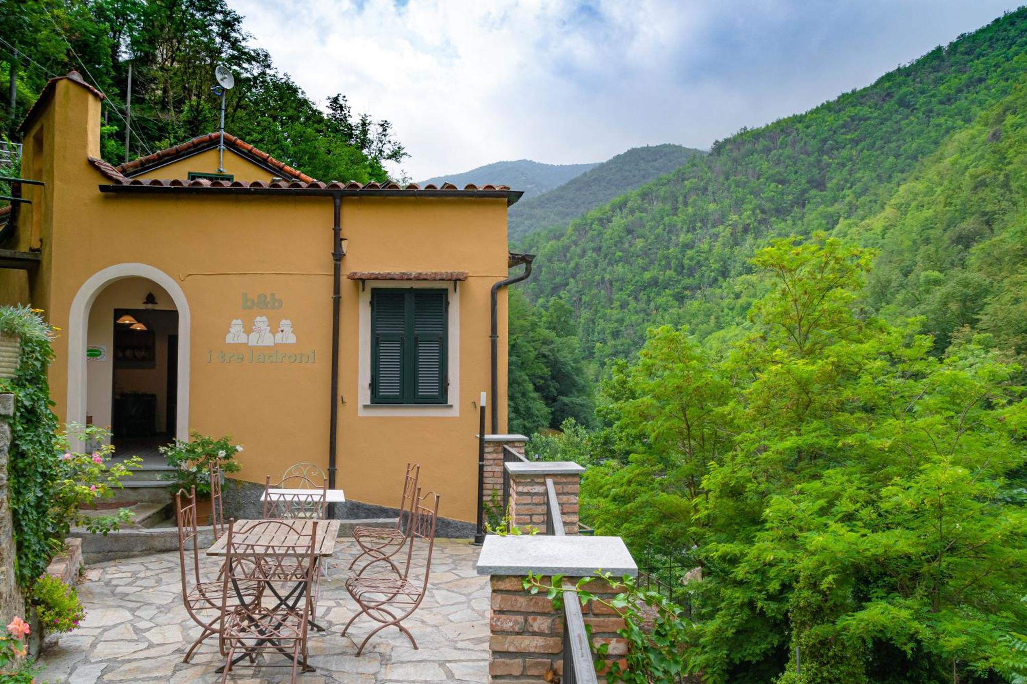 Bed and Breakfast I Tre Ladroni Nasino Exterior foto