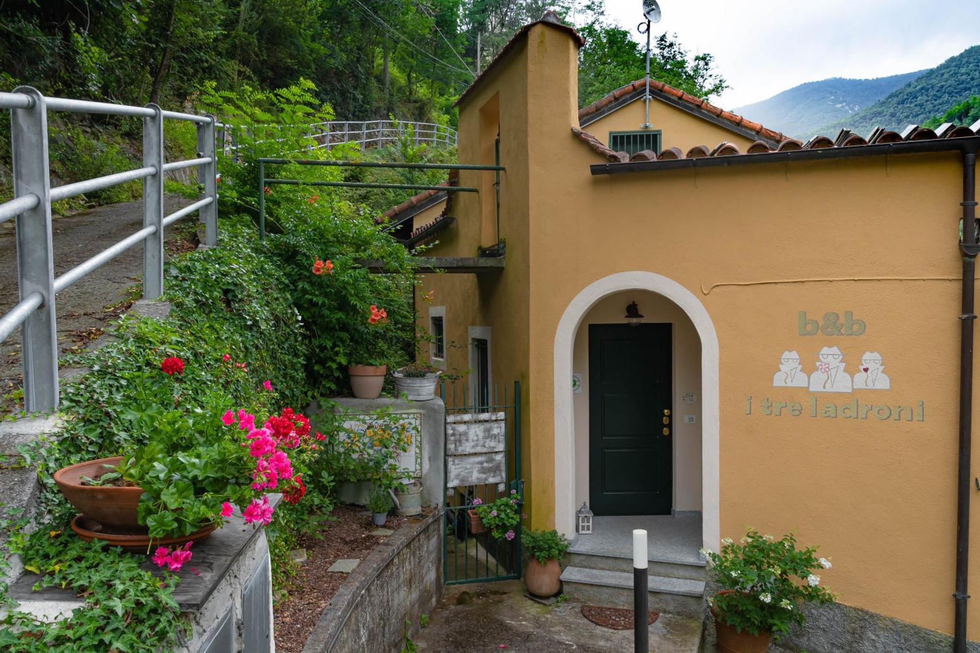 Bed and Breakfast I Tre Ladroni Nasino Exterior foto